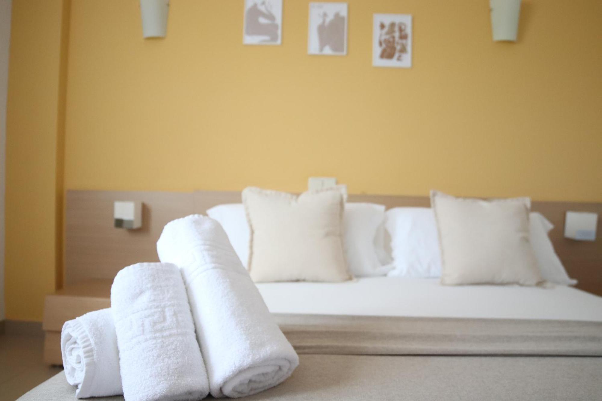 Hostal-Casa Rural Rosa-Nonna Siguenza Esterno foto